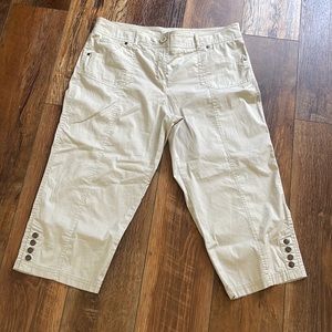 Style & Co. Petite. Size 16P. Cream color capris. Excellent condition!